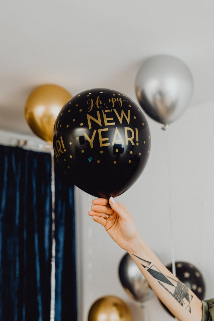 3 Holiday Skin Mistakes That Will Trigger Acne in 2022 (And How to Treat It)